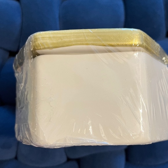 NWT Gold and White Bee Trinket Jewelry Accent Box - Picture 4 of 14